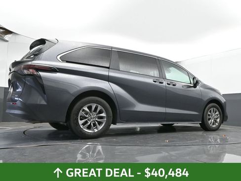 Used 2025 Toyota Sienna LE image 49