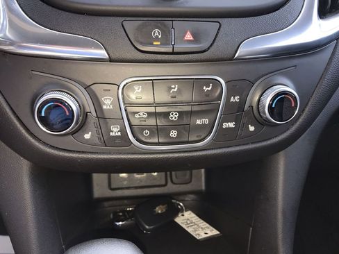 Used 2024 Chevrolet Equinox LT AWD/4WD image 20