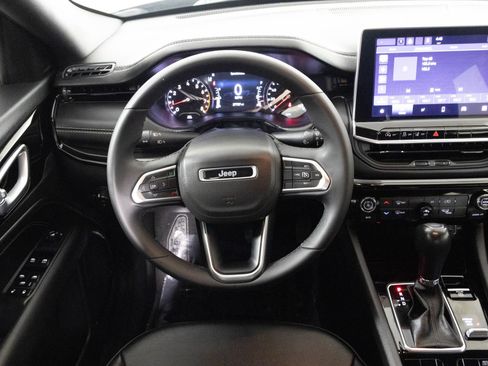 Used 2023 Jeep Compass Altitude image 31