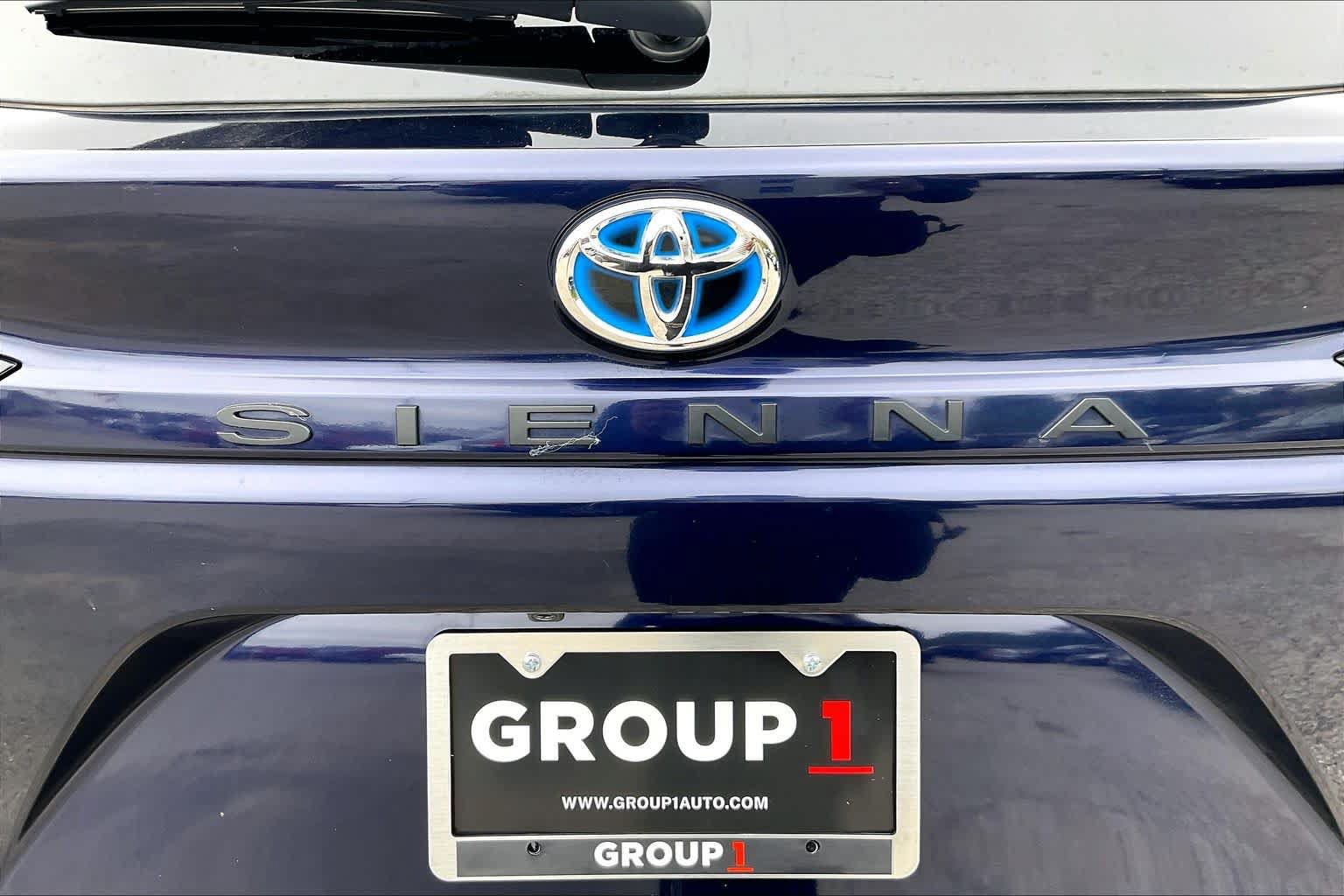 Used 2025 Toyota Sienna XLE FWD image 10