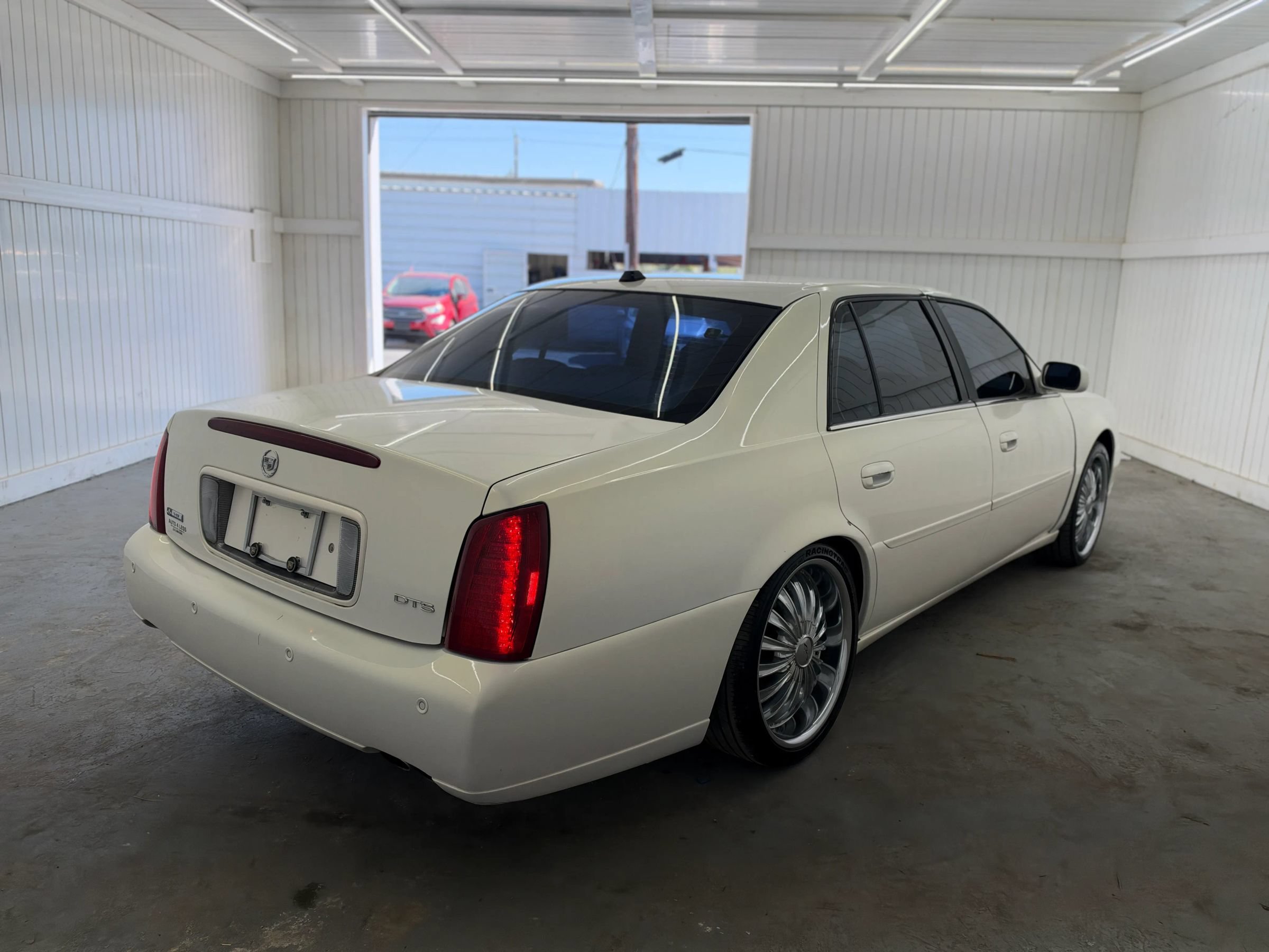 Used 2004 Cadillac De Ville DTS w/ Equipment Group FWD image 5
