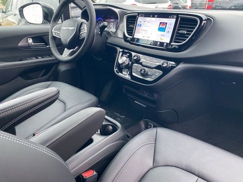 New 2026 Chrysler Voyager LX FWD image 7