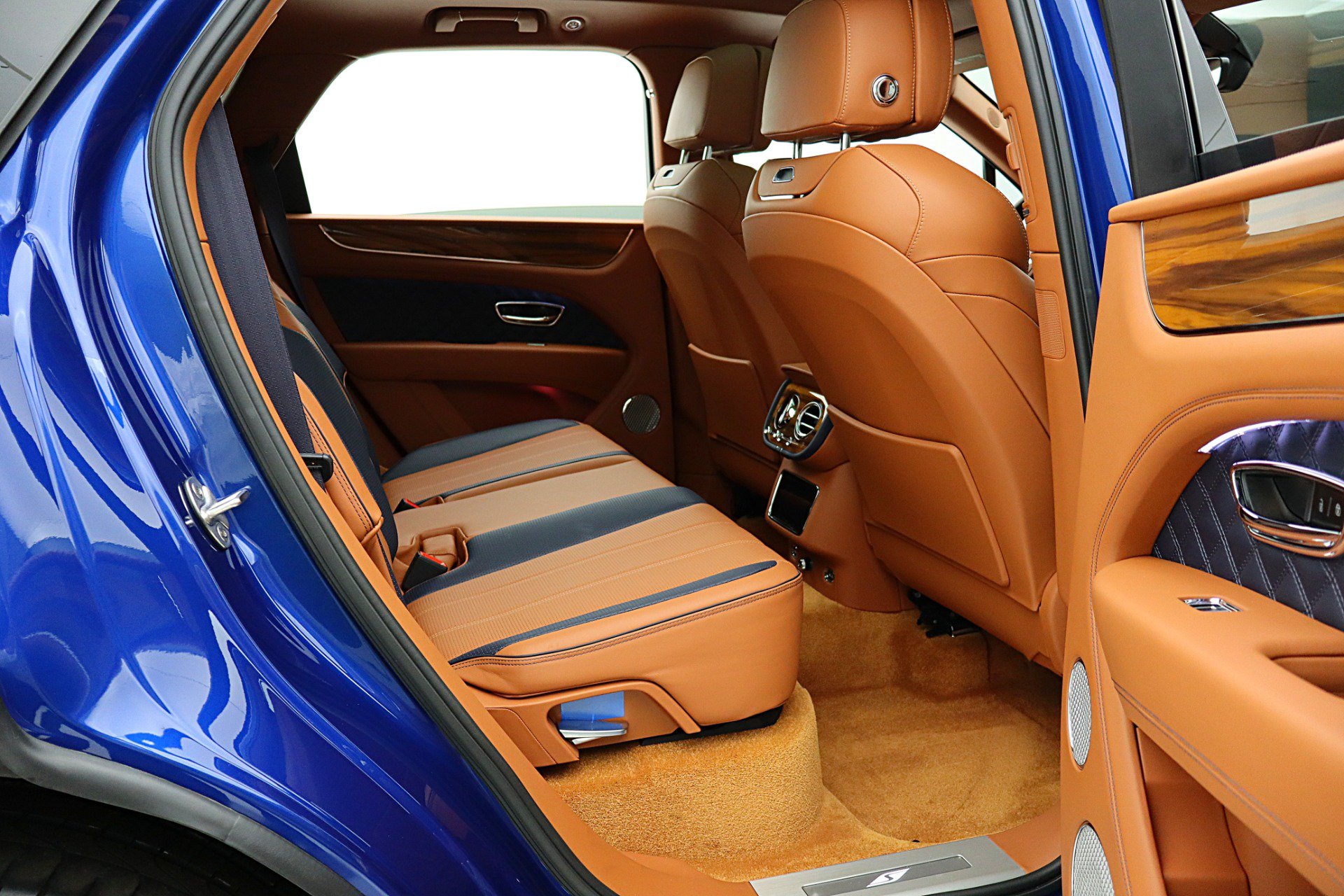 Certified 2022 Bentley Bentayga AWD/4WD image 37