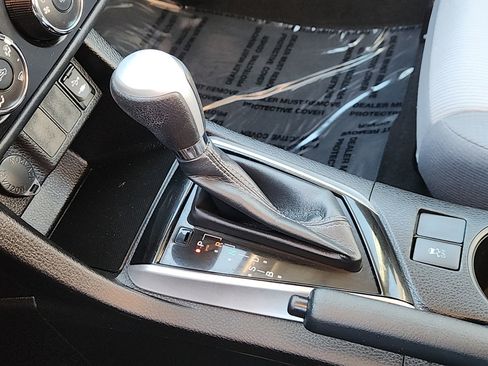 Used 2018 Toyota Corolla L image 16