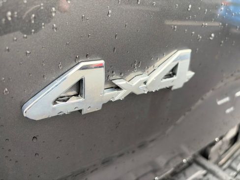 Used 2016 Toyota Tacoma Limited w/ Towing Package AWD/4WD image 9