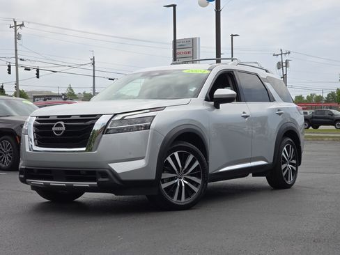 Used 2024 Nissan Pathfinder Platinum AWD/4WD image 1