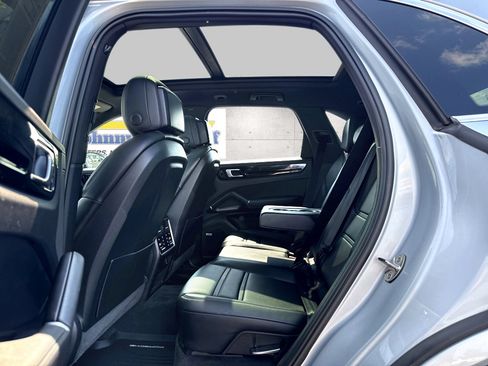 Used 2019 Porsche Cayenne S AWD/4WD image 9