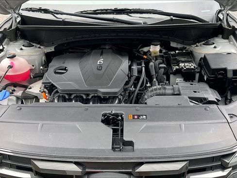 Used 2025 Hyundai Tucson SE image 24