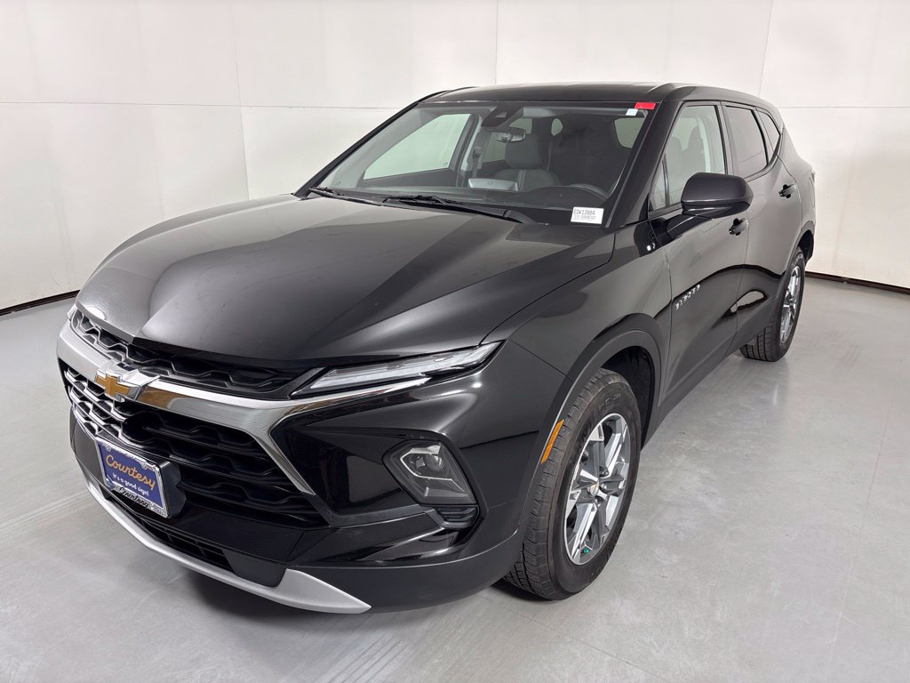 Used 2025 Chevrolet Blazer LT FWD image 4