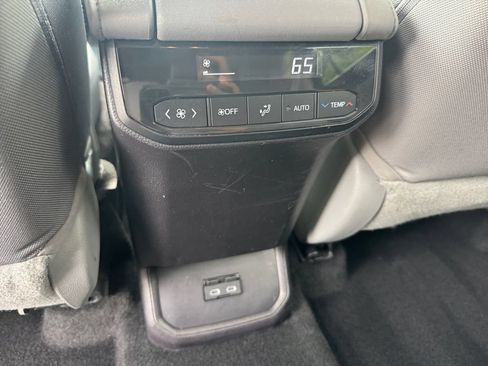 Used 2023 Toyota Highlander LE AWD/4WD image 20