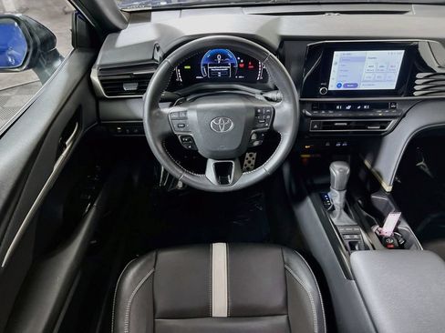 Used 2025 Toyota Camry SE FWD image 19