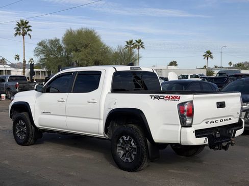 Used 2020 Toyota Tacoma TRD Off-Road w/ Technology Package image 3