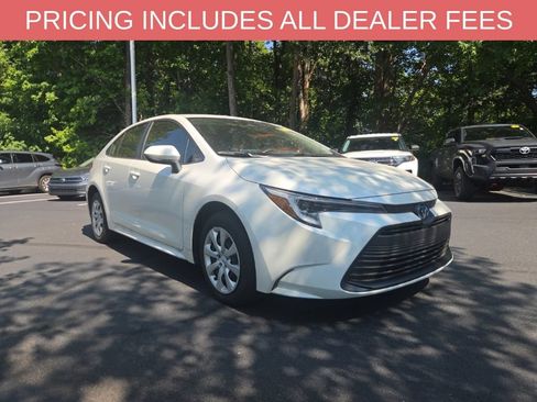Used 2024 Toyota Corolla LE FWD image 1