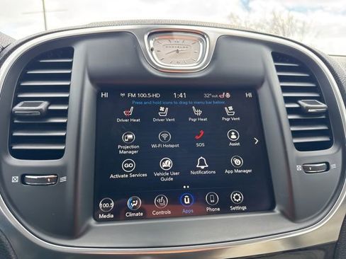 Used 2018 Chrysler 300 Limited image 24