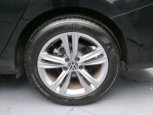 Used 2023 Volkswagen Jetta SE w/ Panoramic Sunroof Package image 10