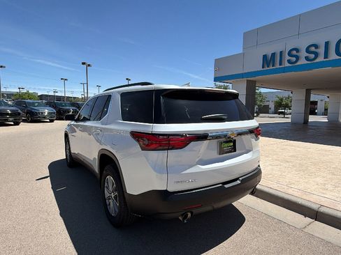 Used 2023 Chevrolet Traverse LT FWD image 3