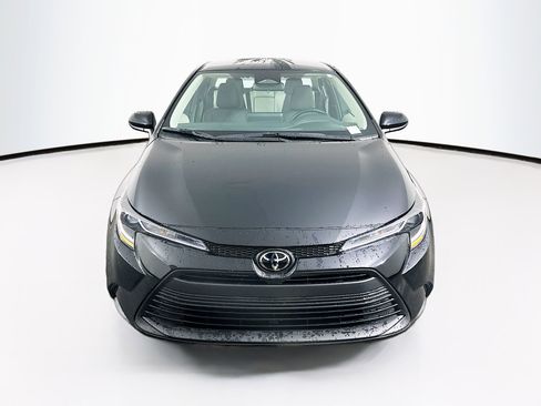 Used 2025 Toyota Corolla LE image 2