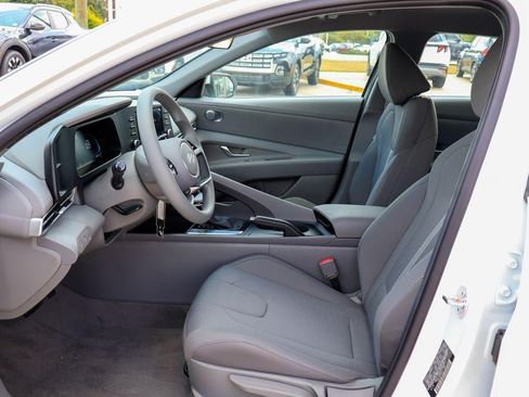 New 2026 Hyundai Elantra SE FWD image 7