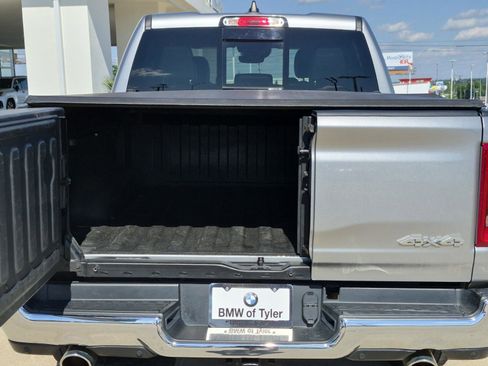 Used 2024 RAM 1500 Laramie AWD/4WD image 9