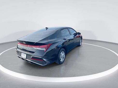 Used 2026 Hyundai Elantra SE FWD image 8