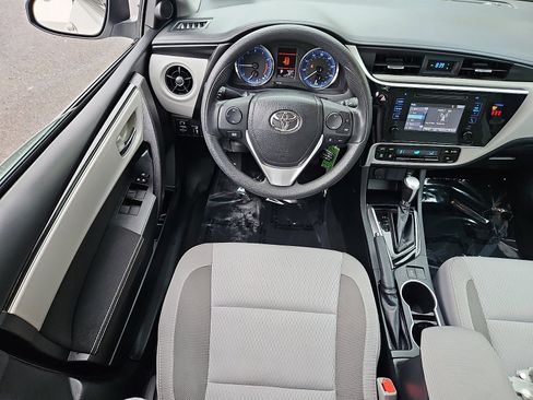 Used 2019 Toyota Corolla LE image 11