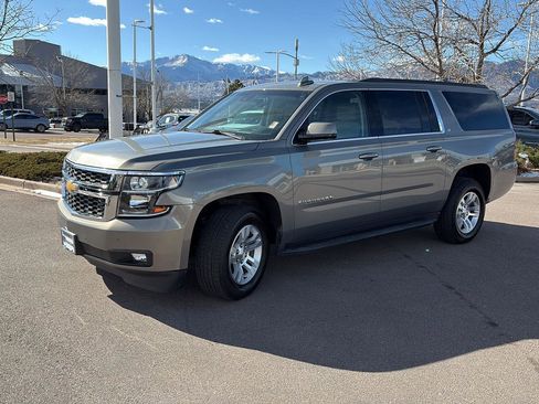 Used 2018 Chevrolet Suburban LT w/ Luxury Package image 3