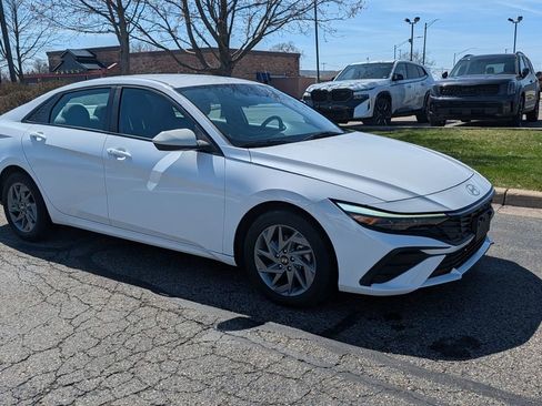 Used 2024 Hyundai Elantra SEL image 4