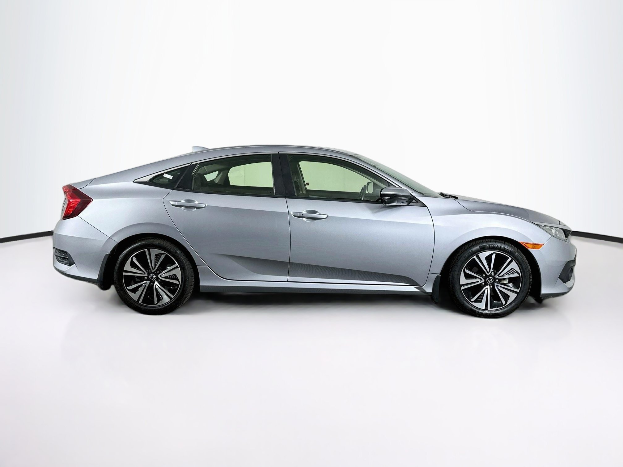 Used 2018 Honda Civic EX-L image 10