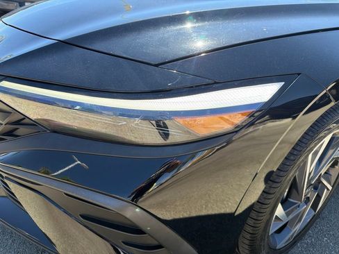 Used 2025 Hyundai Elantra Sport FWD image 11