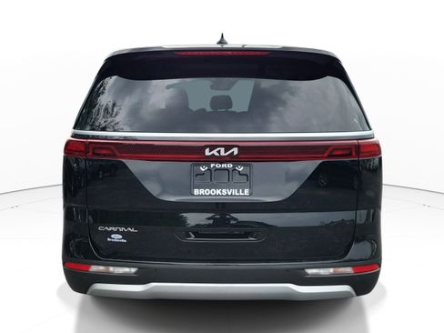 Used 2024 Kia Carnival LX FWD image 5