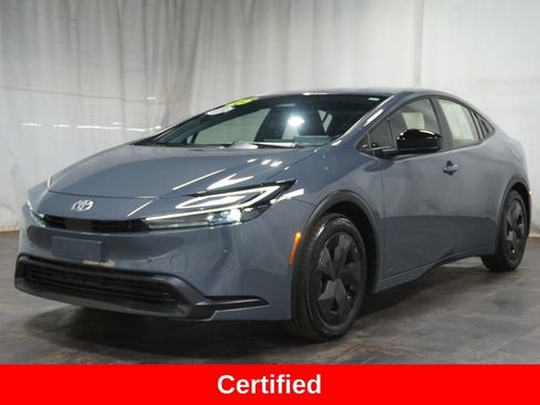 Used 2025 Toyota Prius LE image 2