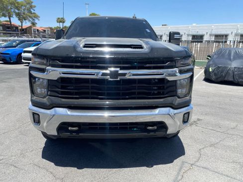 Used 2024 Chevrolet Silverado 2500 LT AWD/4WD image 2