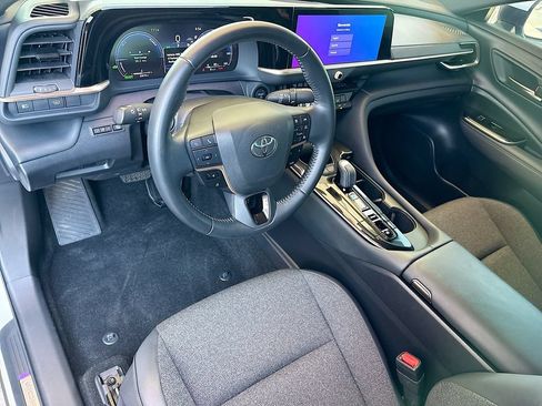 Used 2024 Toyota Crown w/ Carpet Mat Package (TMS) AWD/4WD image 9
