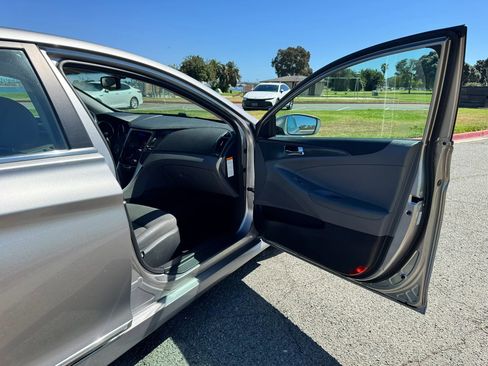 Used 2012 Hyundai Sonata Hybrid w/ Leather Pkg FWD image 23