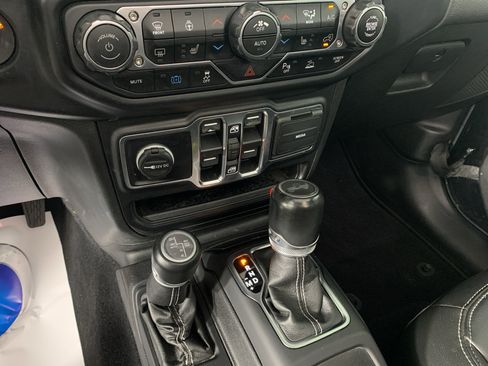 Used 2022 Jeep Wrangler Unlimited Sahara w/ Cold Weather Group AWD/4WD image 24