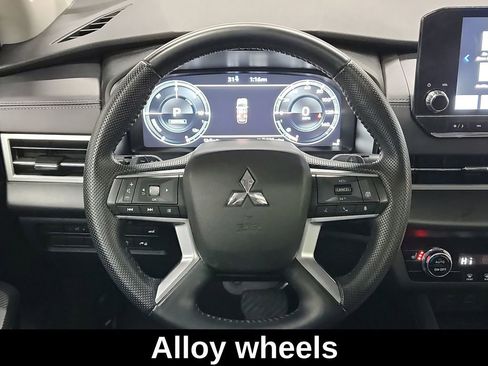 Used 2023 Mitsubishi Outlander SE image 17