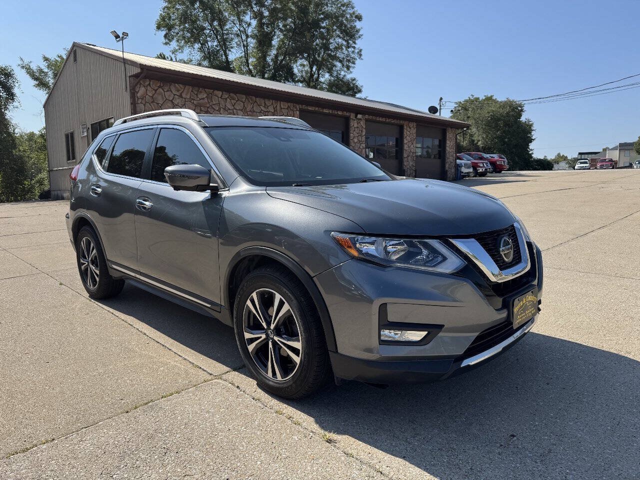 Used 2018 Nissan Rogue SL FWD image 3