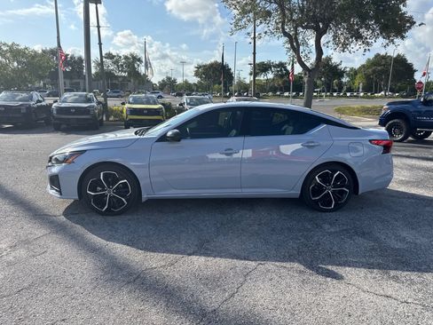 Used 2024 Nissan Altima 2.5 SR w/ SR Premium Package FWD image 19