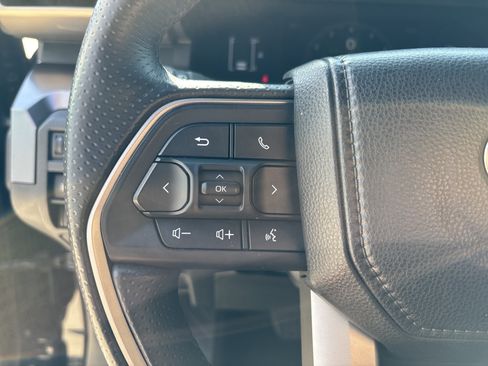 Used 2025 Toyota 4Runner SR5 AWD/4WD image 18