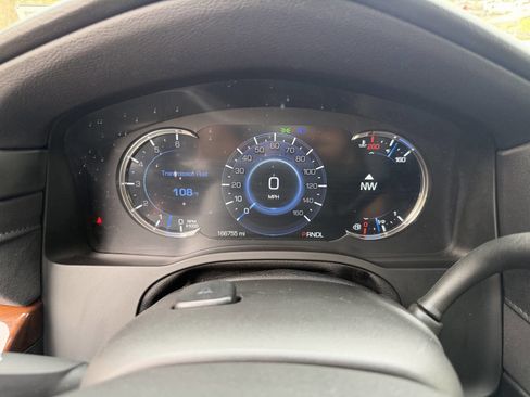 Used 2019 Cadillac Escalade ESV Luxury image 30