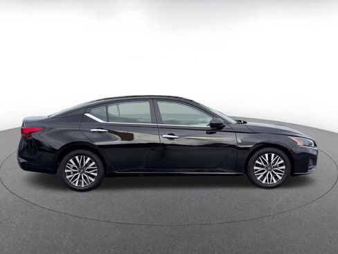 Used 2025 Nissan Altima 2.5 SV FWD image 18