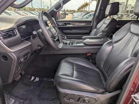 Used 2022 Jeep Wagoneer Series III image 24