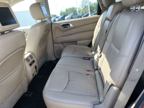 Used 2017 Nissan Pathfinder Platinum w/ Family Entertainment Package AWD/4WD image 14