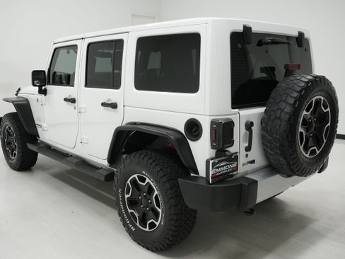 Used 2014 Jeep Wrangler Unlimited Sahara w/ Connectivity Group AWD/4WD image 5