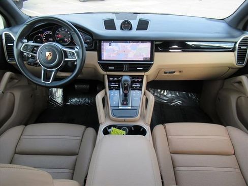 Used 2020 Porsche Cayenne image 11