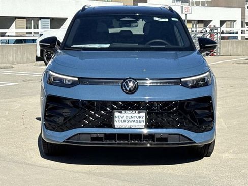 New 2026 Volkswagen Tiguan SE R-Line image 2