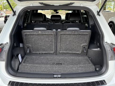 Used 2023 Volkswagen Tiguan SE R-Line FWD image 8