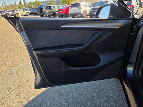 Used 2023 Tesla Model Y Long Range image 19