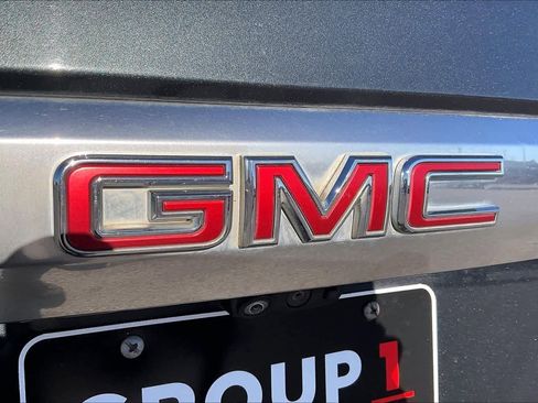 Used 2021 GMC Yukon Denali w/ Denali Premium Package image 30