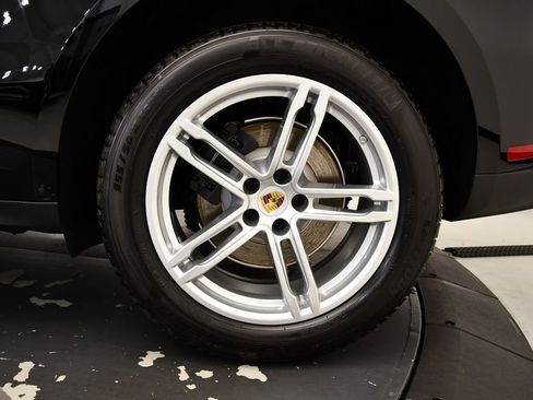Used 2025 Porsche Macan image 16